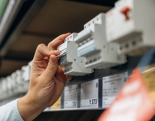 Geras Enerji, enerji çözümleri, elektrik taahhüt, elektrik projeleri,
dağıtım transformatörleri, yağlı tip transformatör, kuru tip transformatör,
YG anahtarlama ürünleri, metal mahfazalı hücre, RMU, kompakt trafo merkezleri,
alçak gerilim panoları, AG panoları, OG kabloları, enerji kabloları,
havai iletkenler, kablo taşıma sistemleri, kablo kanalları, busbar sistemleri,
topraklama sistemleri, led-bus aydınlatma, enerji altyapı çözümleri,
DC araç şarj üniteleri, EV şarj istasyonu, Wat şarj cihazı,
Schneider EVlink Pro, Siemens Sicharge, şarj istasyonu kurulumu,
şarj istasyonu teknik servis, elektrik taahhüt hizmetleri, enerji projeleri