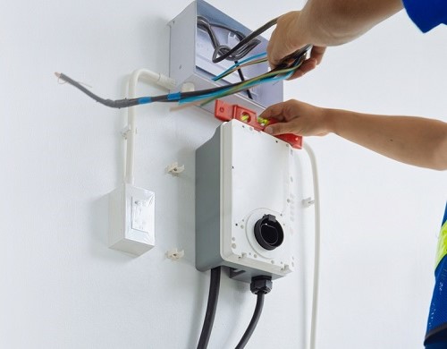 Geras Enerji, enerji çözümleri, elektrik taahhüt, elektrik projeleri,
dağıtım transformatörleri, yağlı tip transformatör, kuru tip transformatör,
YG anahtarlama ürünleri, metal mahfazalı hücre, RMU, kompakt trafo merkezleri,
alçak gerilim panoları, AG panoları, OG kabloları, enerji kabloları,
havai iletkenler, kablo taşıma sistemleri, kablo kanalları, busbar sistemleri,
topraklama sistemleri, led-bus aydınlatma, enerji altyapı çözümleri,
DC araç şarj üniteleri, EV şarj istasyonu, Wat şarj cihazı,
Schneider EVlink Pro, Siemens Sicharge, şarj istasyonu kurulumu,
şarj istasyonu teknik servis, elektrik taahhüt hizmetleri, enerji projeleri